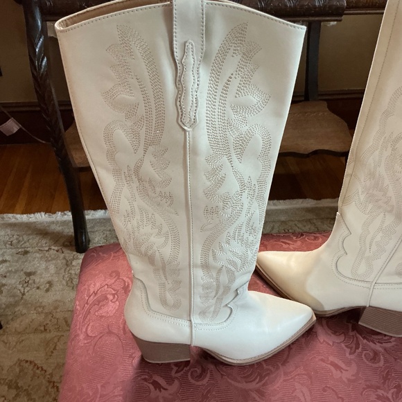 Crown Vintage Sila Embroidered Western Boots in White Sz 7 EUC - Picture 8 of 15